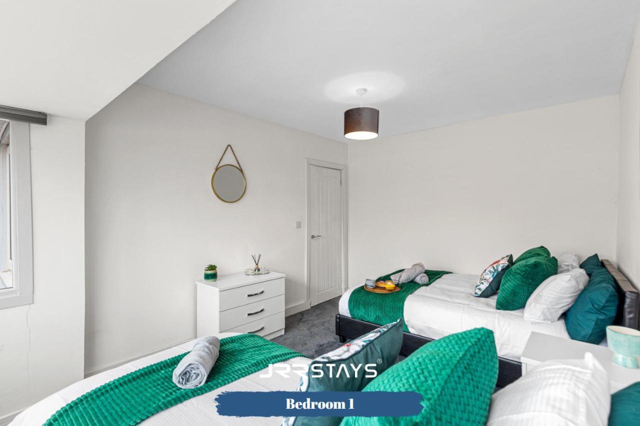 Tipton 3 Bedroom House Garden Sleeps 7 - Jrr Stays Coseley Kültér fotó