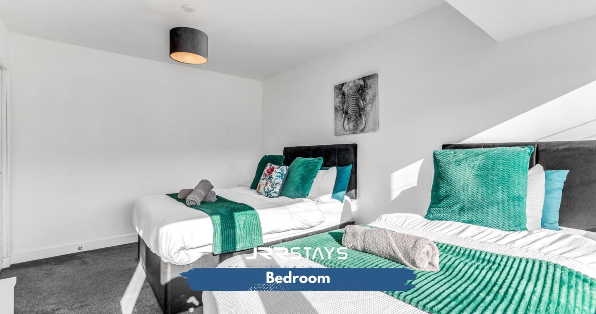 Tipton 3 Bedroom House Garden Sleeps 7 - Jrr Stays Coseley Kültér fotó